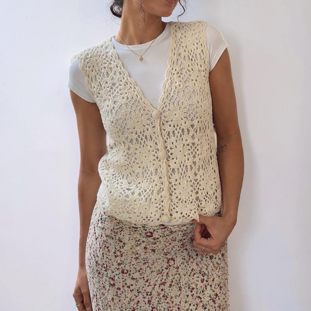 Vintage 90s Brandon Cream Crochet Floral Button Front Vest Medium